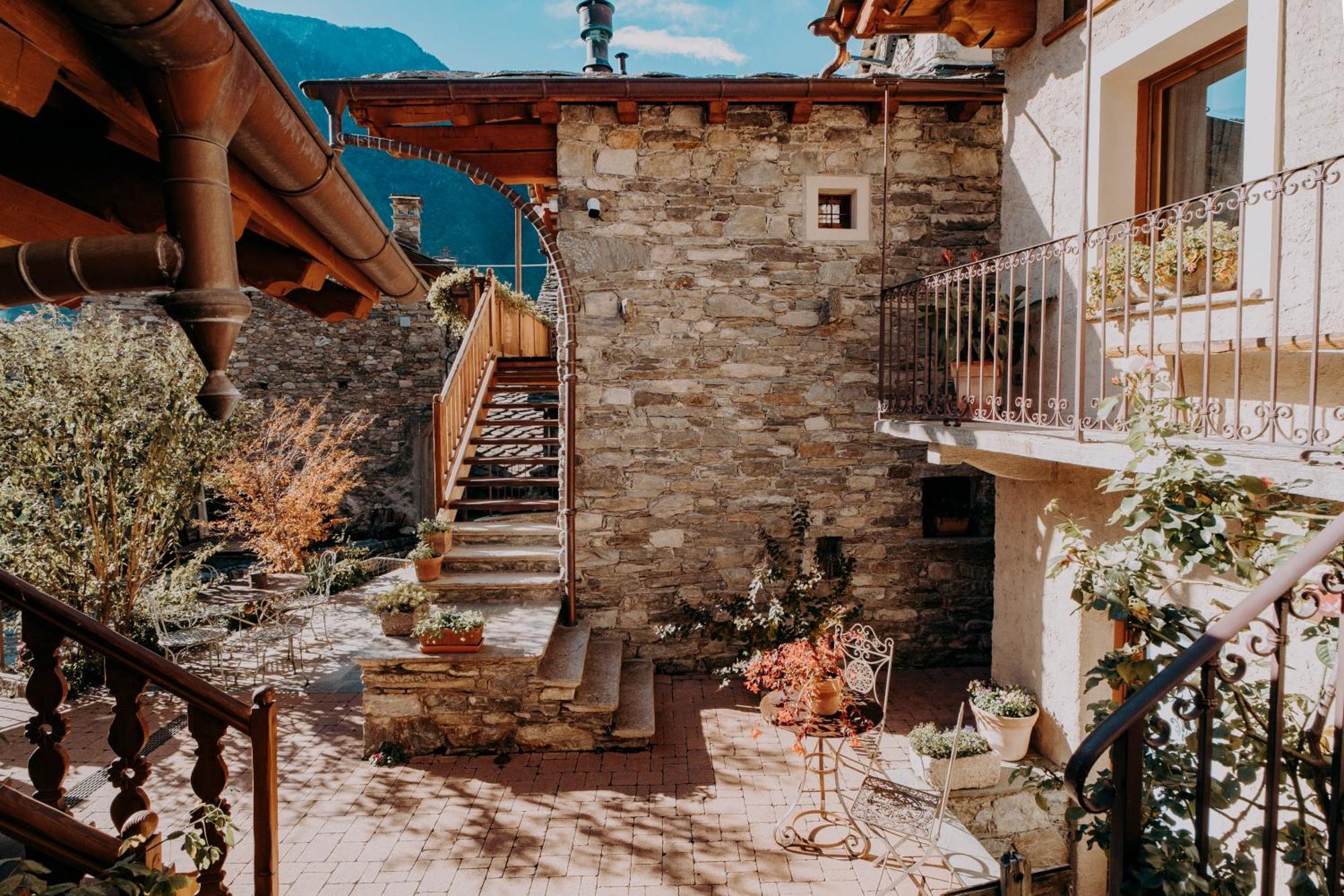 Au Coeur Du Village Chambres D'Hotes & Spa Arnad Exterior foto